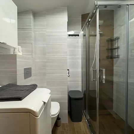 Redlowska Przystan - Plaza, Las, Miasto, Fiesta Apartment Gdynia