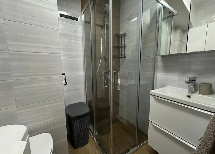Redlowska Przystan - Plaza, Las, Miasto, Fiesta Apartment *