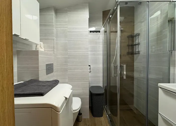 Redlowska Przystan - Plaza, Las, Miasto, Fiesta Apartment Gdynia